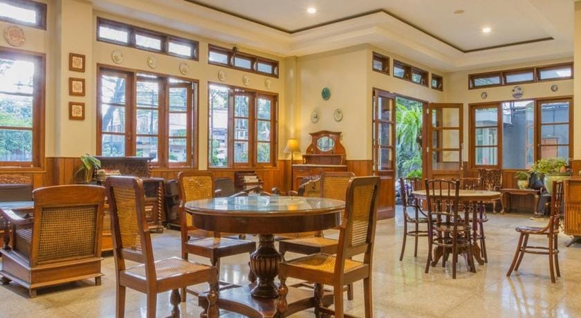 RedDoorz near Simpang Dago 2 Bed and Breakfast in Bandung
