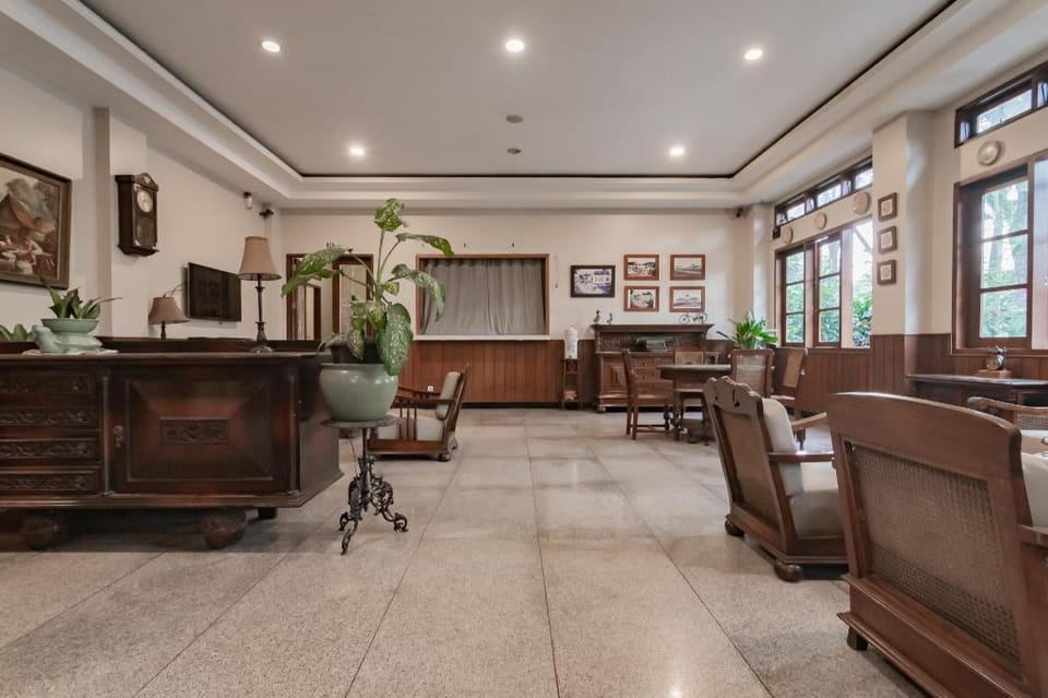 RedDoorz near Simpang Dago 2 Bed and Breakfast in Bandung