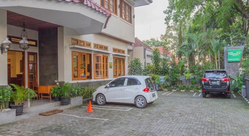 RedDoorz near Simpang Dago 2 Bed and Breakfast in Bandung