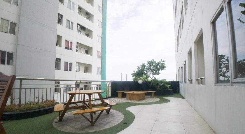 RedDoorz Apartment near Bundaran Satelit Surabaya 2 Bed and Breakfast in Surabaya