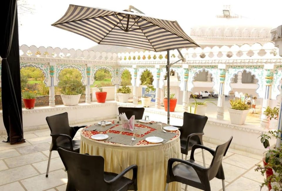 Hotel Empire Palace - Near Fatehsagar Lake Hotel in Udaipur