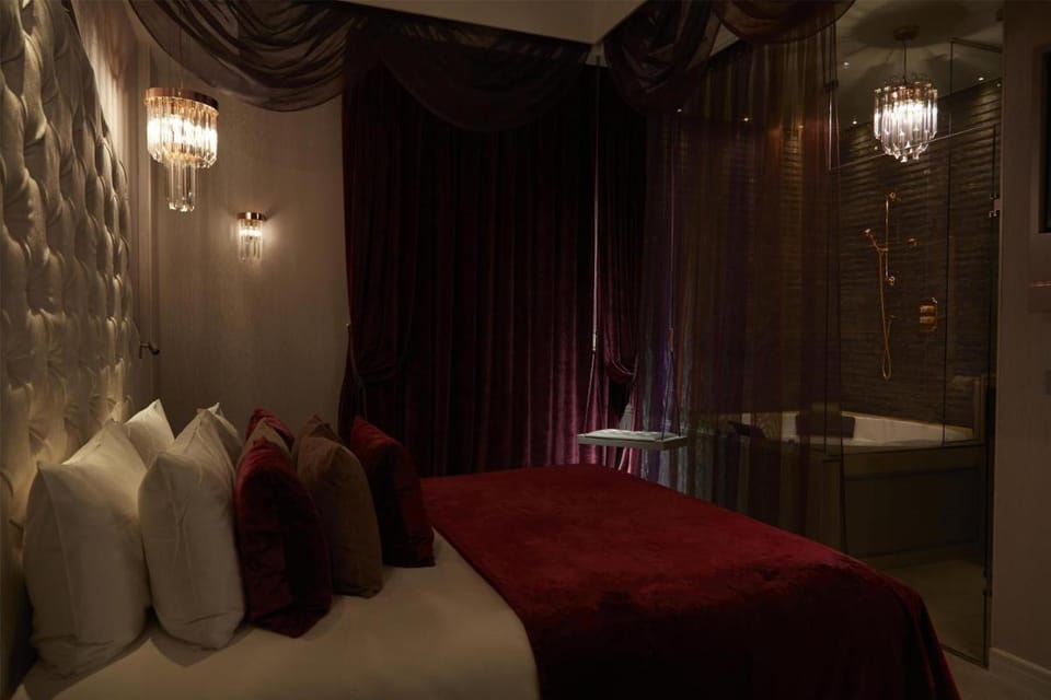 Paris j'Adore Hotel & Spa Hotel in Paris
