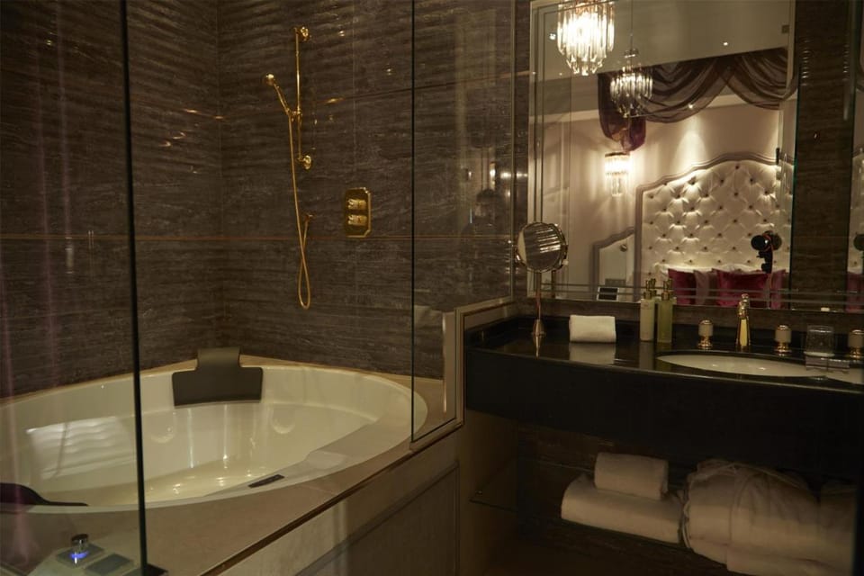 Paris j'Adore Hotel & Spa Hotel in Paris