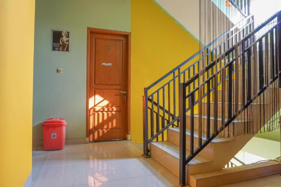 RedDoorz near Kemang Square Hotel in South Jakarta City