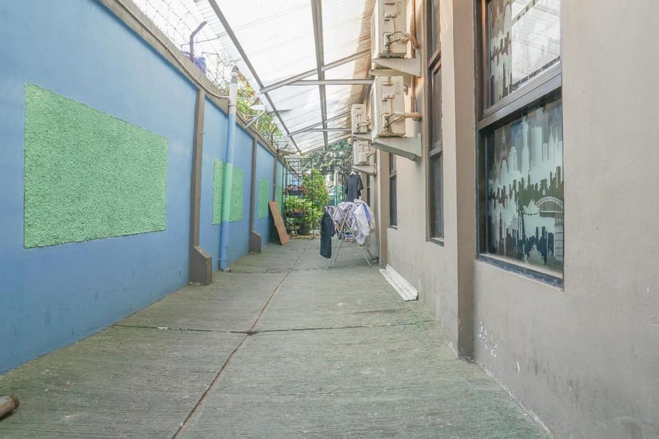 RedDoorz near Kemang Square Hotel in South Jakarta City