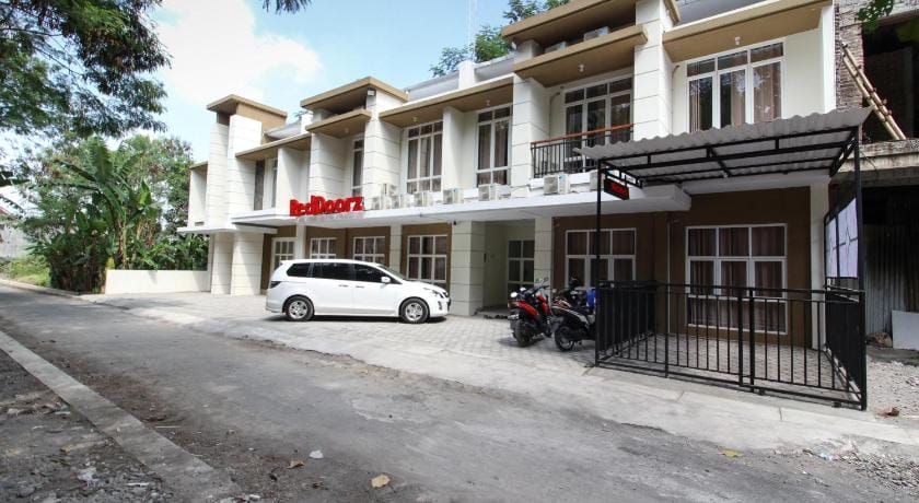 RedDoorz near Jogja City Mall 3 Bed and Breakfast in Yogyakarta
