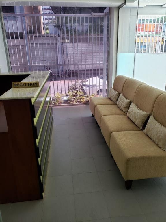 Amazinn Suites Hotel in Colombo
