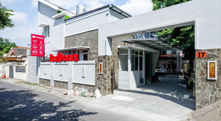 RedDoorz near Solo Square 3 Bed and Breakfast in Special Region of Yogyakarta