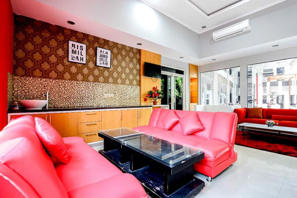 RedDoorz near Solo Square 3 Bed and Breakfast in Special Region of Yogyakarta