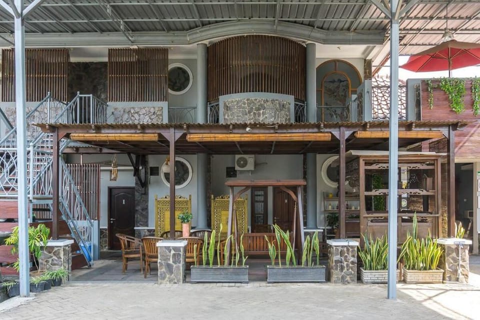 RedDoorz Syariah near RRI Malang Bed and Breakfast in East Java