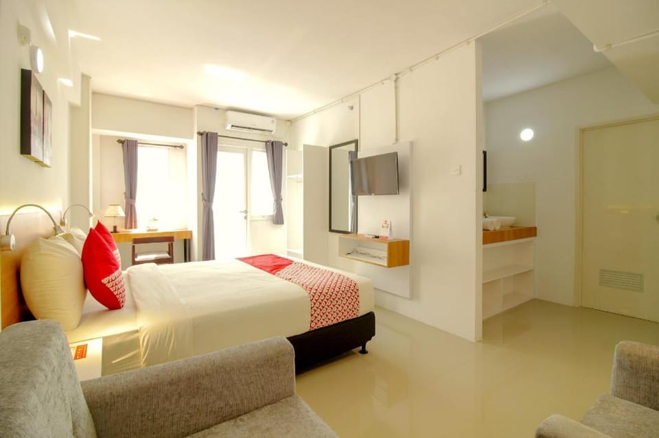 OYO Flagship 1260 Sentraland Karawang Hotel in West Java