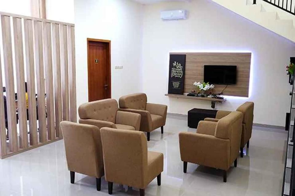 Oemah Djari Guest House Salatiga Hotel in Indonesia