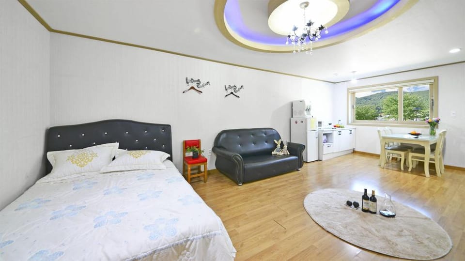 Tongyoung Macaio Pension Vacation rental in South Korea