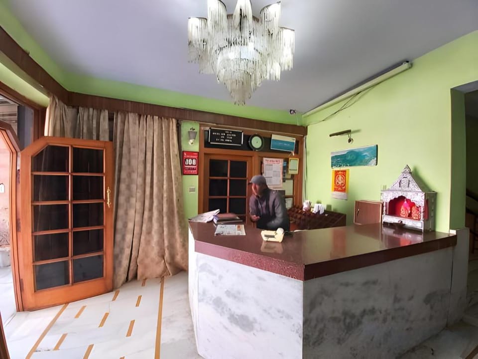 Goroomgo Radha Continental Near Mall Road Nainital Hotel in Uttarakhand