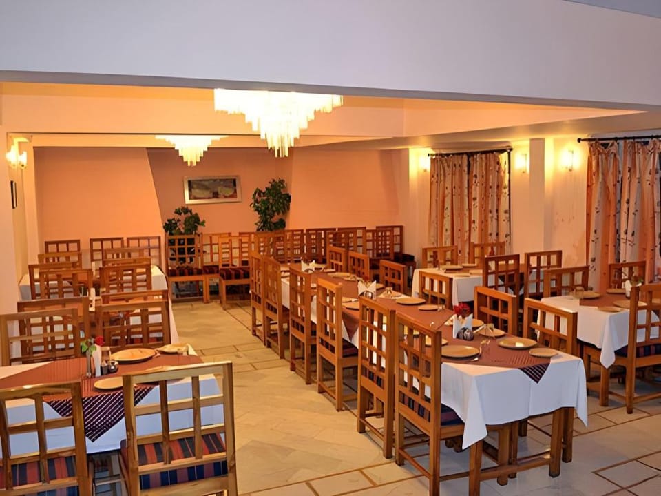 Goroomgo Radha Continental Near Mall Road Nainital Hotel in Uttarakhand