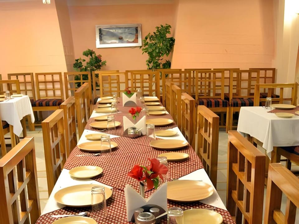 Goroomgo Radha Continental Near Mall Road Nainital Hotel in Uttarakhand