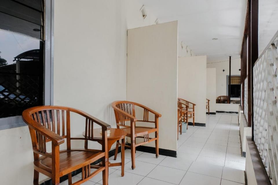 OYO LIfe 1036 Hotel Palem 1 Syariah Hotel in East Java