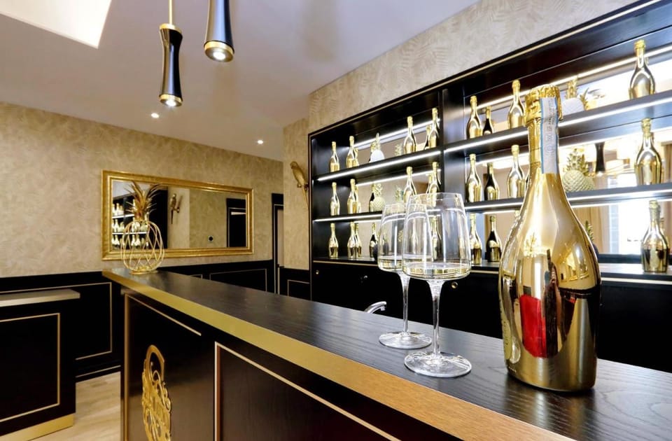 Spanish Diamond Luxury Suites & Jacuzzi Bed and Breakfast in Rome