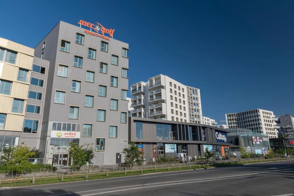 Appart-Hotel Mer & Golf City Bordeaux Lac Apartment hotel in Bordeaux