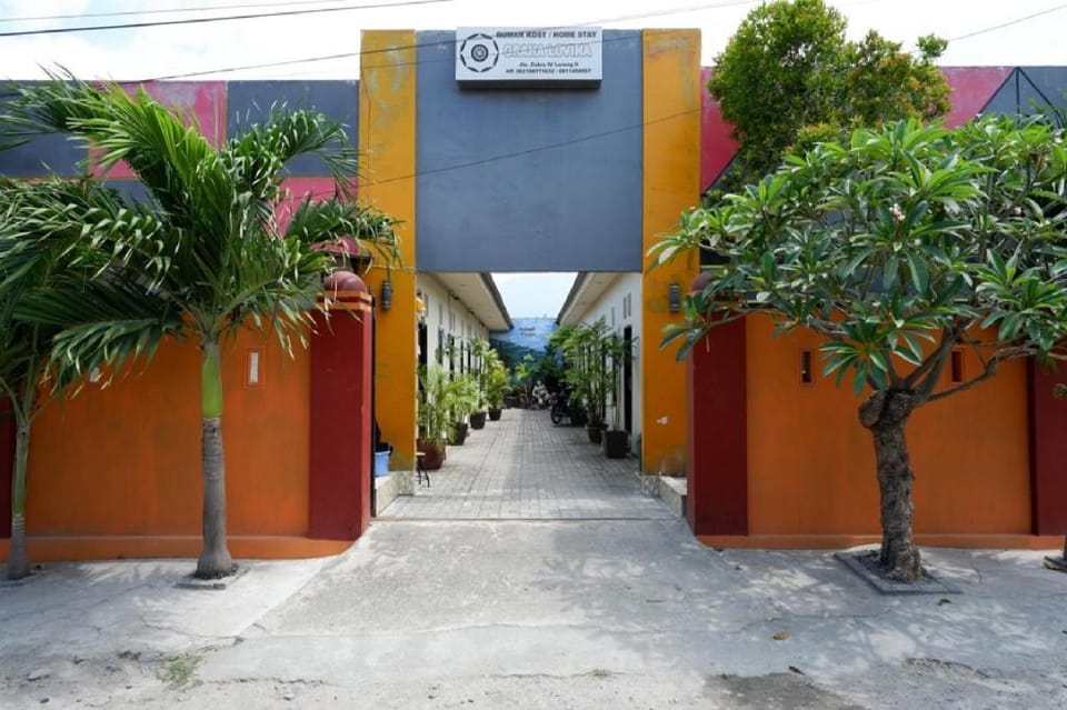 RedDoorz near Mutiara SIS Al Jufrie Airport Palu Bed and Breakfast in Indonesia