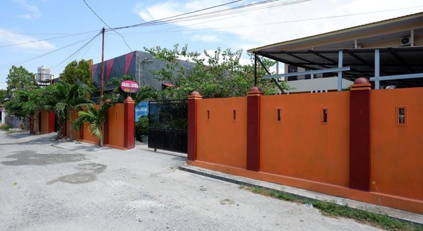 RedDoorz near Mutiara SIS Al Jufrie Airport Palu Bed and Breakfast in Indonesia