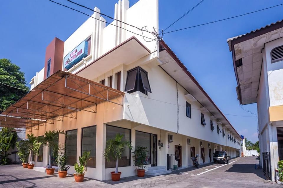 RedDoorz near XT Square 2 Hotel in Yogyakarta