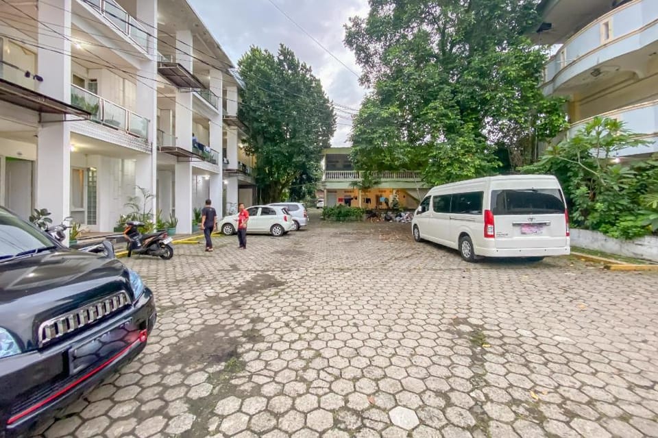 RedDoorz @ Hotel Roda Mas 2 near Gor Satria Hotel in Indonesia
