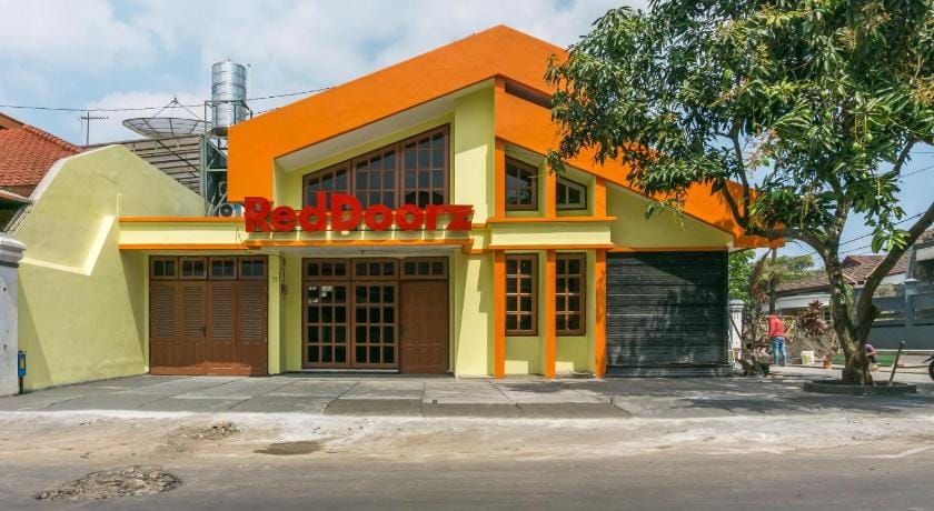 RedDoorz near Universitas Widyagama Malang Bed and Breakfast in East Java