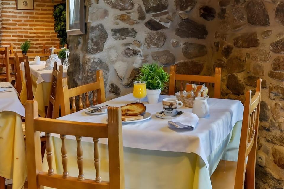 OYO Hostal La Chata Hotel in Community of Madrid