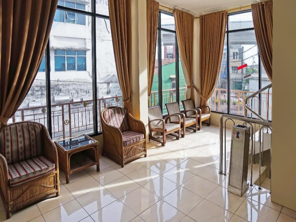OYO 335 Wisma Empat Lima Syariah Hotel in Indonesia
