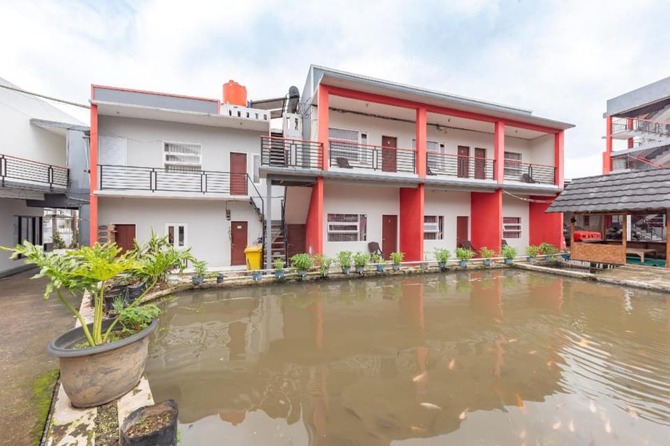RedDoorz near Happy Farm Ciwidey Bed and Breakfast in West Java