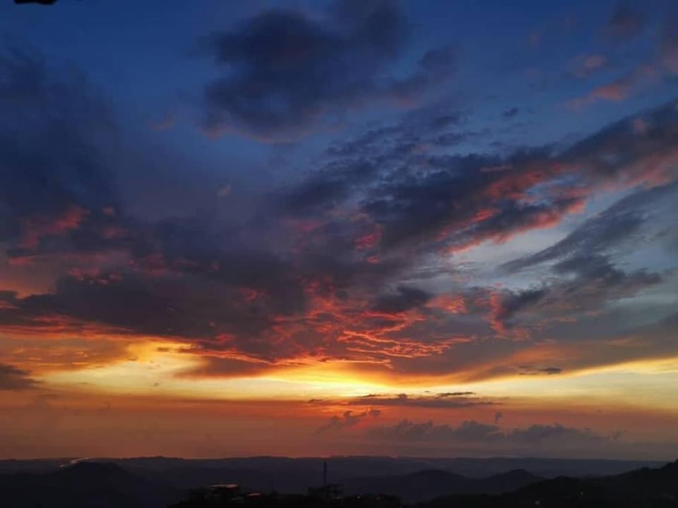 Vacation House in Baguio with Amazing Sunset Views Apartment in Baguio