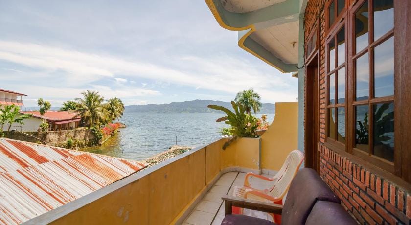 RedDoorz @ Tuktuk Danau Toba Hotel in Indonesia