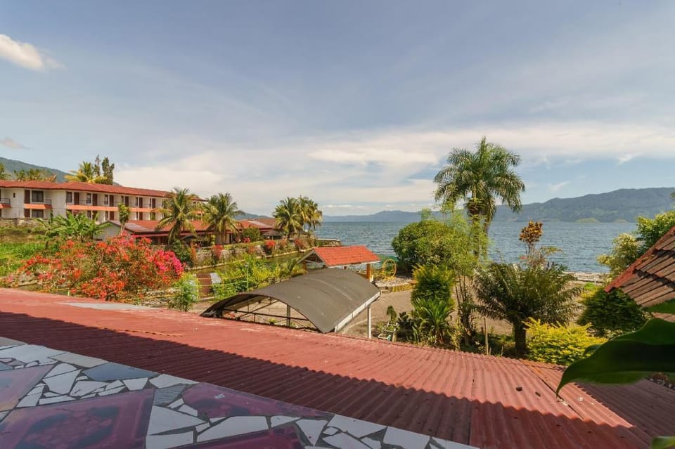 RedDoorz @ Tuktuk Danau Toba Hotel in Indonesia