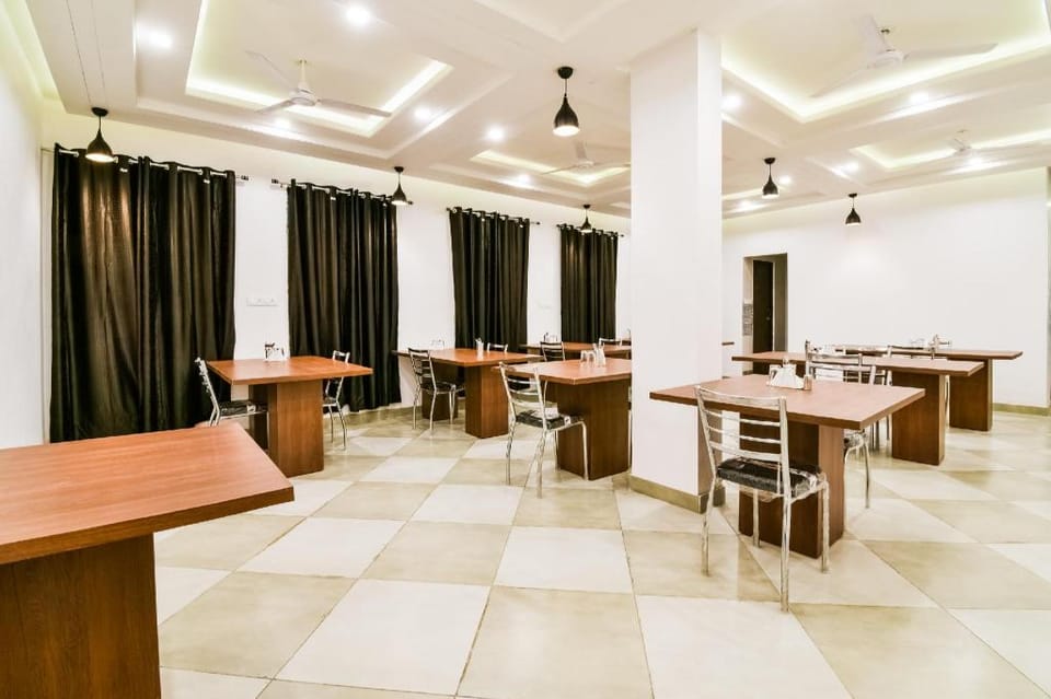 Hotel The Royal Palace Hotel in Gujarat