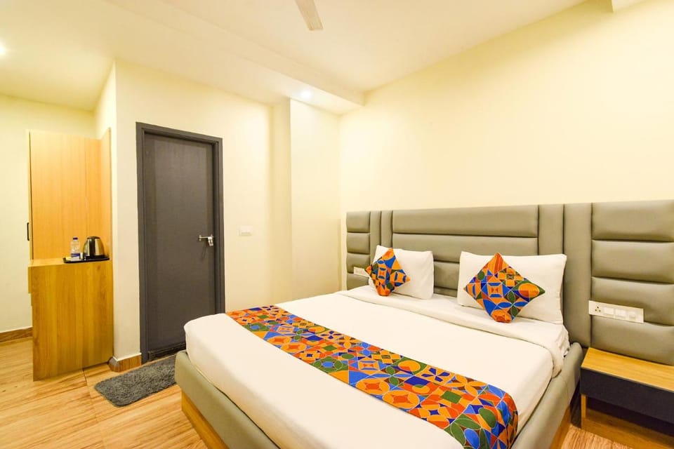 FabHotel White Ridge-SIa Life Hospital, Kondapur Hotel in Hyderabad