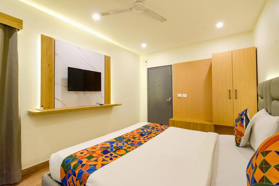 FabHotel White Ridge-SIa Life Hospital, Kondapur Hotel in Hyderabad