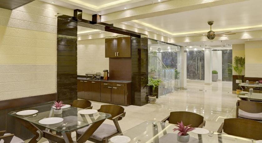 Treebo Premium The Crystal, Chinar Park Hotel in Kolkata