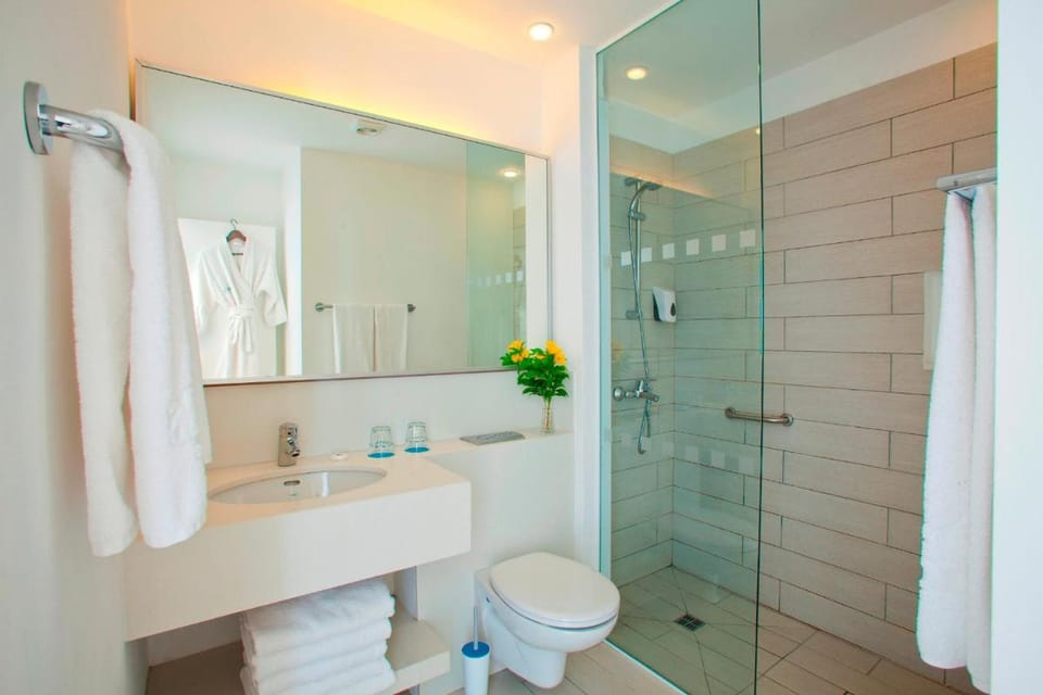 Aliathon Aegean Resort in Paphos