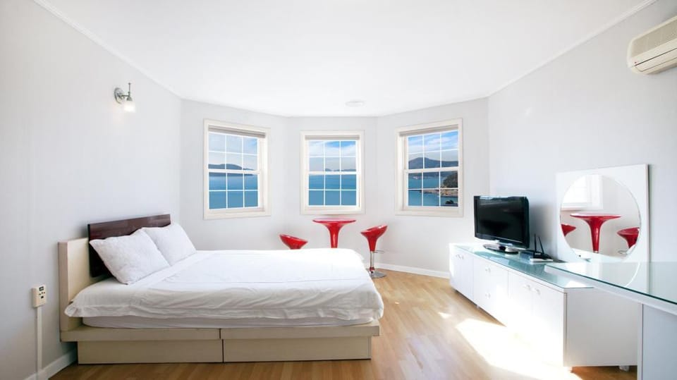 Geoje Joeunde Pension Bed and Breakfast in South Korea