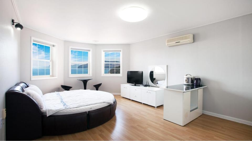 Geoje Joeunde Pension Bed and Breakfast in South Korea
