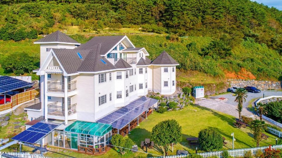 Geoje Joeunde Pension Bed and Breakfast in South Korea