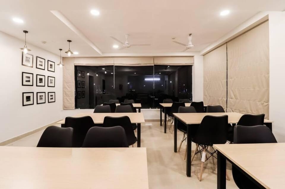 Hotel O Executive Stays Akankha Hotel in Kolkata