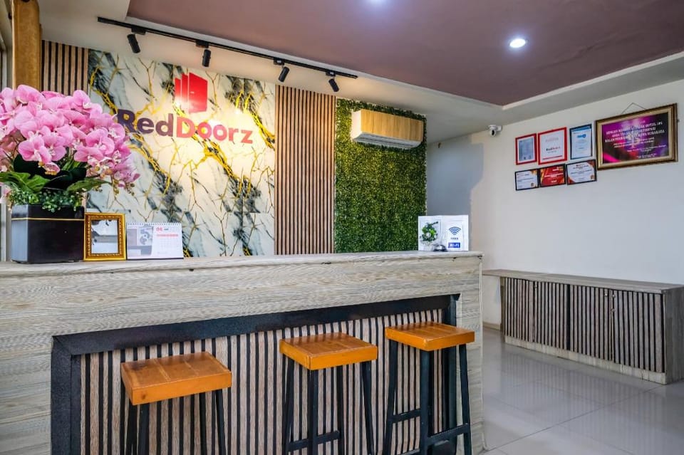 RedDoorz @ Panglima Sudirman Surabaya Hotel in Surabaya