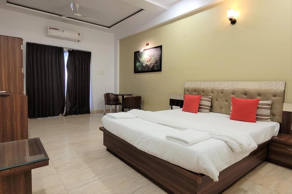 Hotel Om Inn - Talegaon Dabhade Hotel in Maharashtra