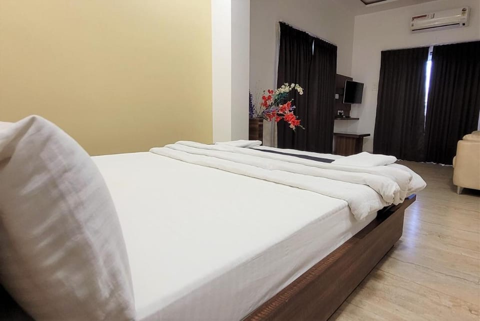 Hotel Om Inn - Talegaon Dabhade Hotel in Maharashtra