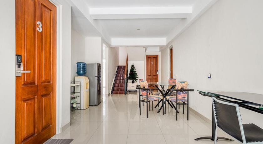 RedDoorz near UNTAG Surabaya Bed and Breakfast in Surabaya