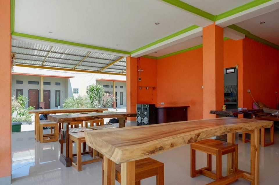 RedDoorz near Taman Makam Pahlawan Tatura Bed and Breakfast in Indonesia
