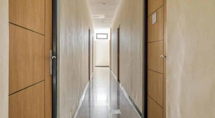 RedDoorz Syariah near Airlangga University Campus B Hotel in Surabaya