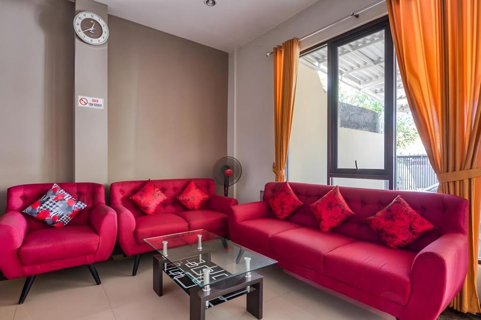 RedDoorz Syariah near Airlangga University Campus B Hotel in Surabaya